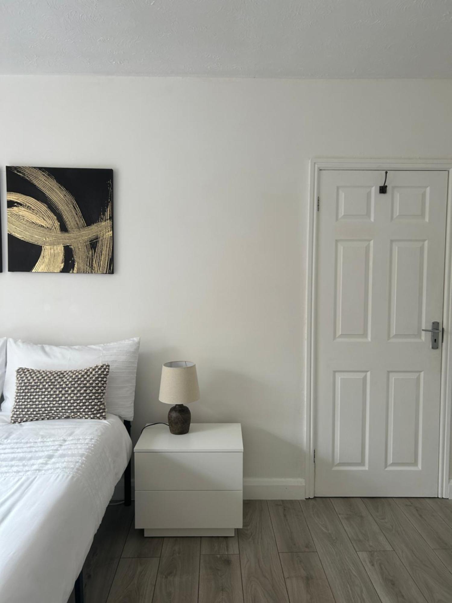No6 Overnight Stays Free Onsite Parking Hindlip Экстерьер фото