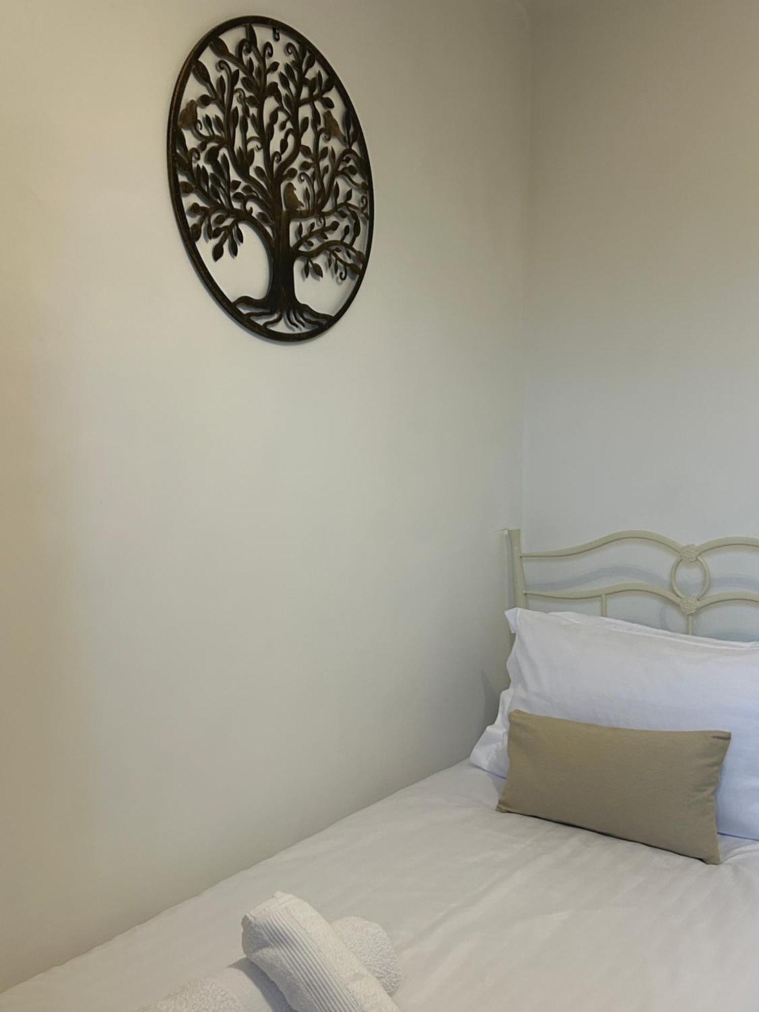 No6 Overnight Stays Free Onsite Parking Hindlip Экстерьер фото