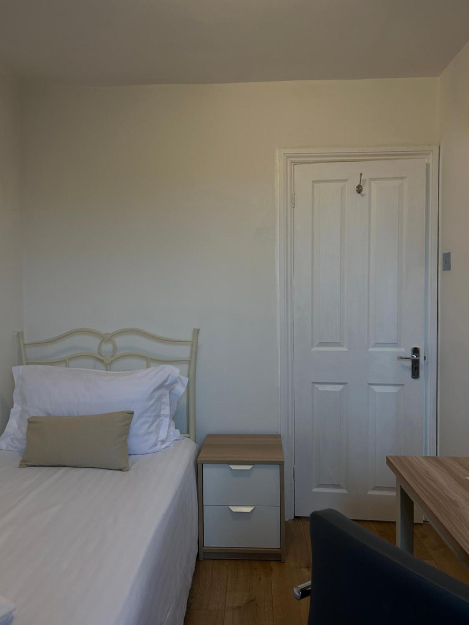 No6 Overnight Stays Free Onsite Parking Hindlip Экстерьер фото